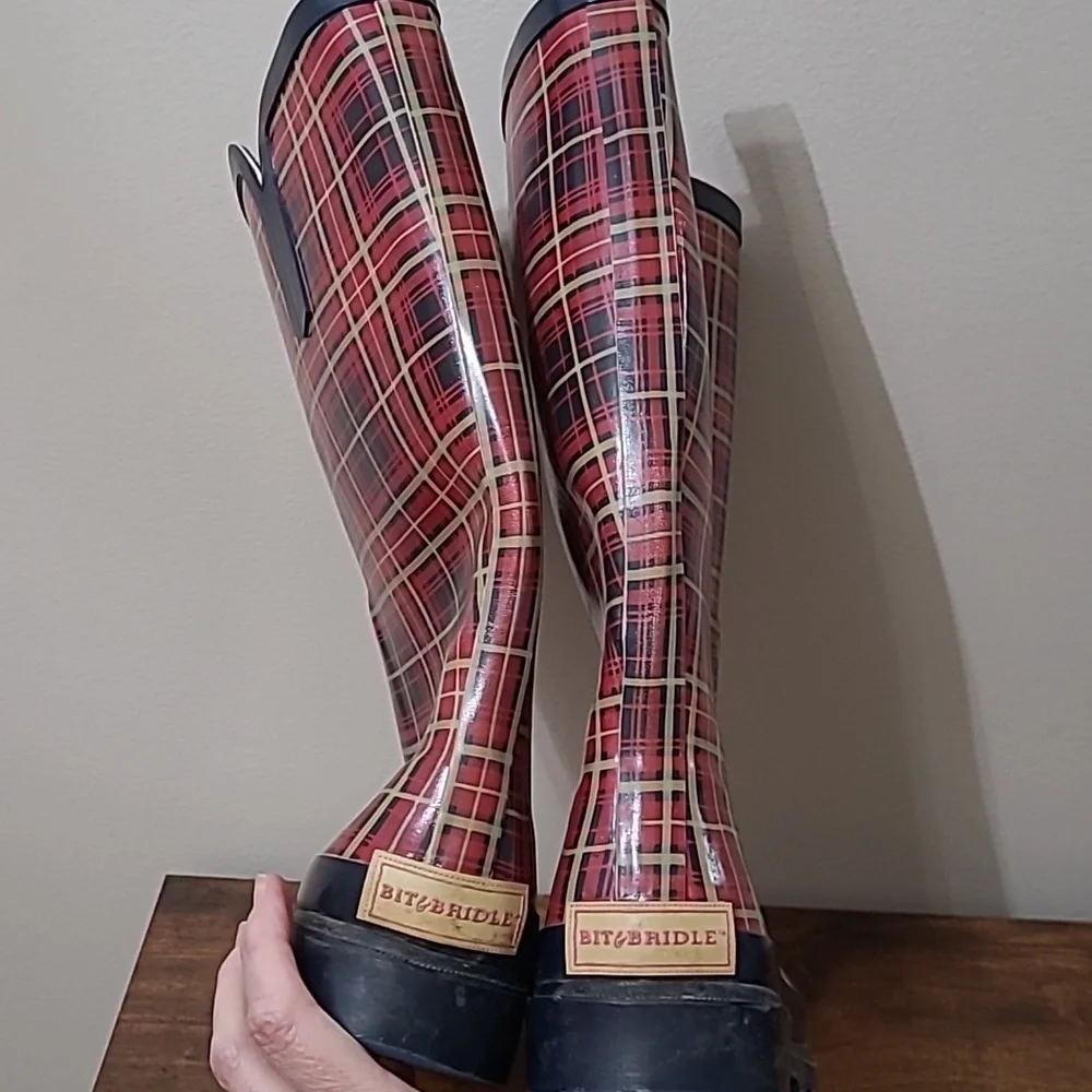 Bit & Bridle Red & Navy Blue Plaid Rain Boots with Navy Trim size 10